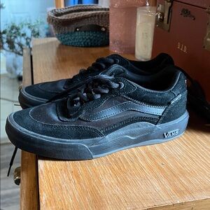 Vans Men's All-Black classic Sneakers 5.5 men 7 women